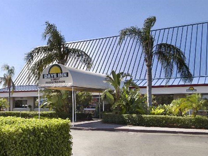Days Inn By Wyndham West Palm Beach Ngoại thất bức ảnh