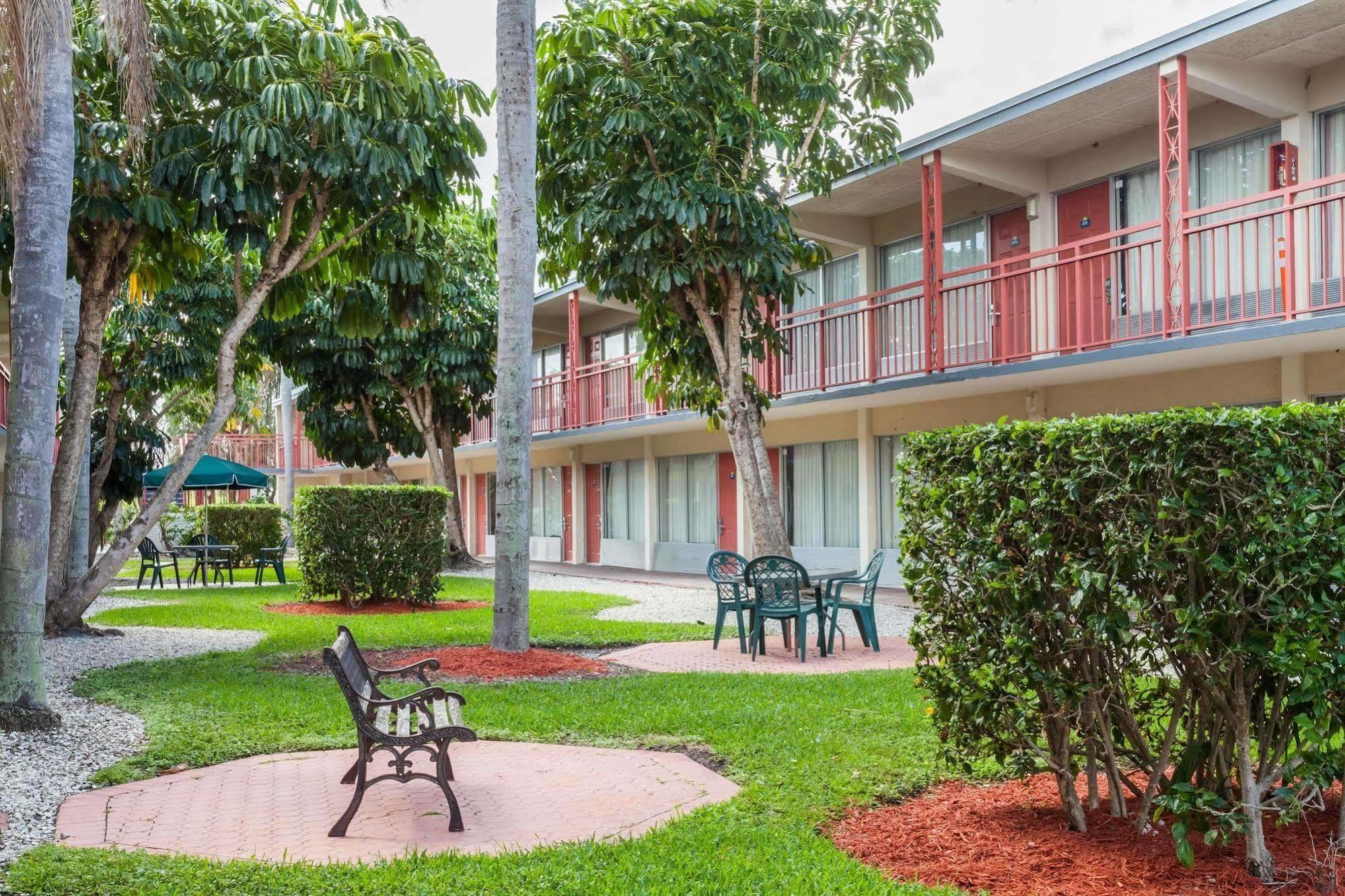 Days Inn By Wyndham West Palm Beach Ngoại thất bức ảnh
