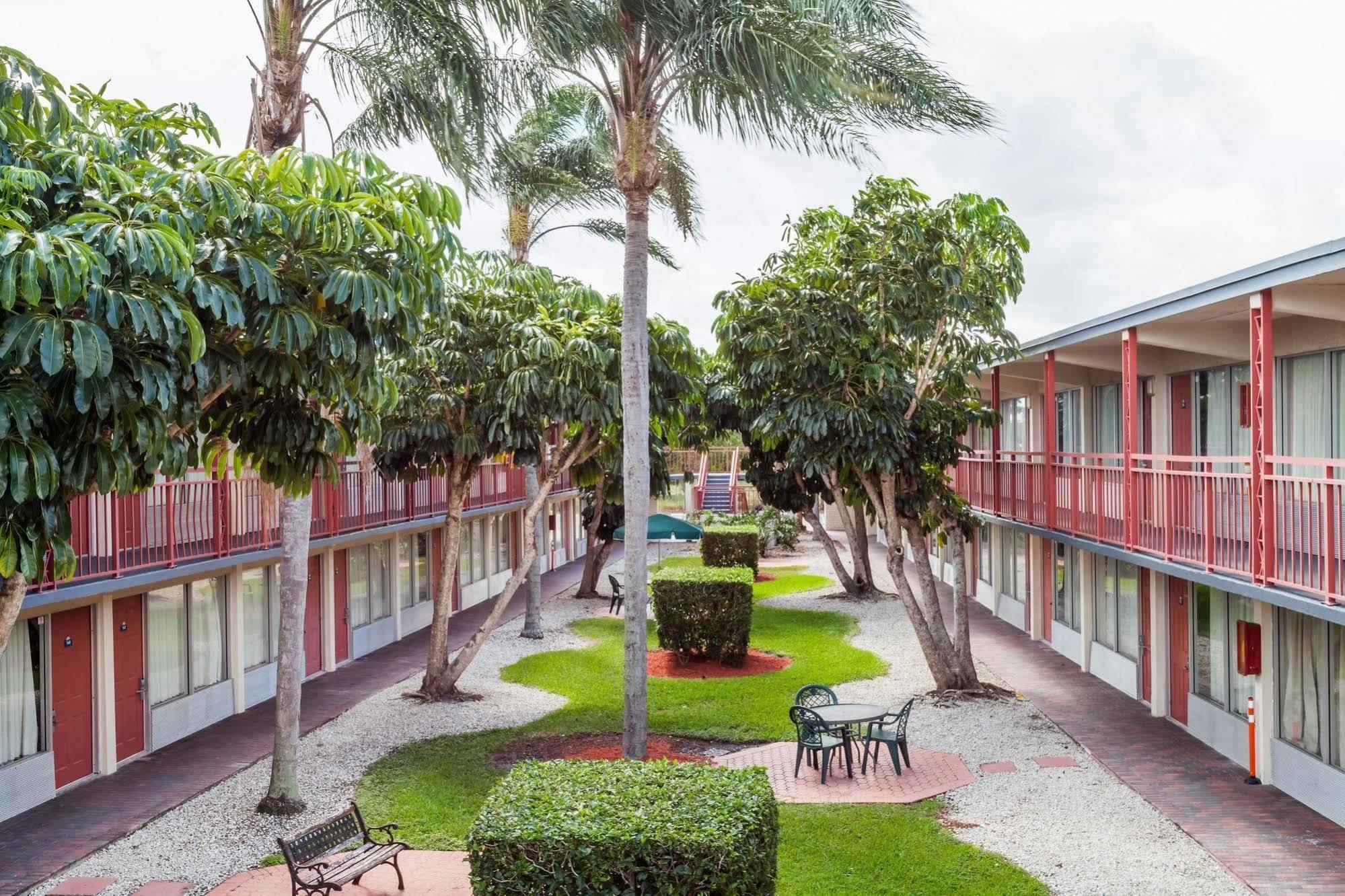 Days Inn By Wyndham West Palm Beach Ngoại thất bức ảnh