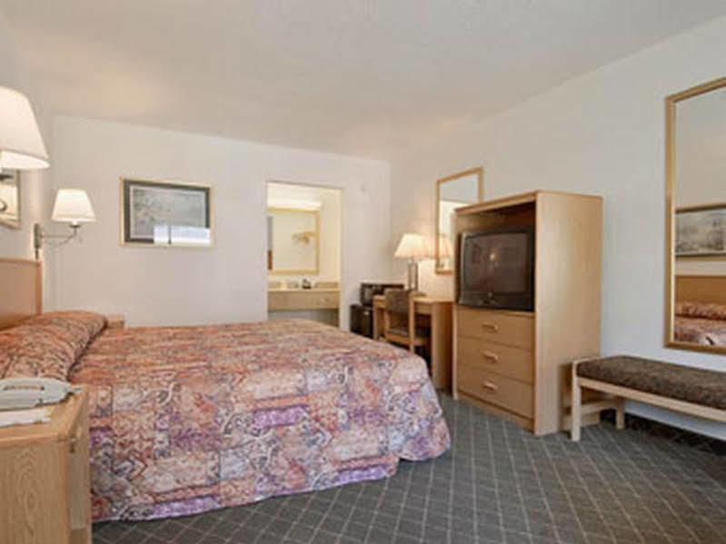 Days Inn By Wyndham West Palm Beach Ngoại thất bức ảnh