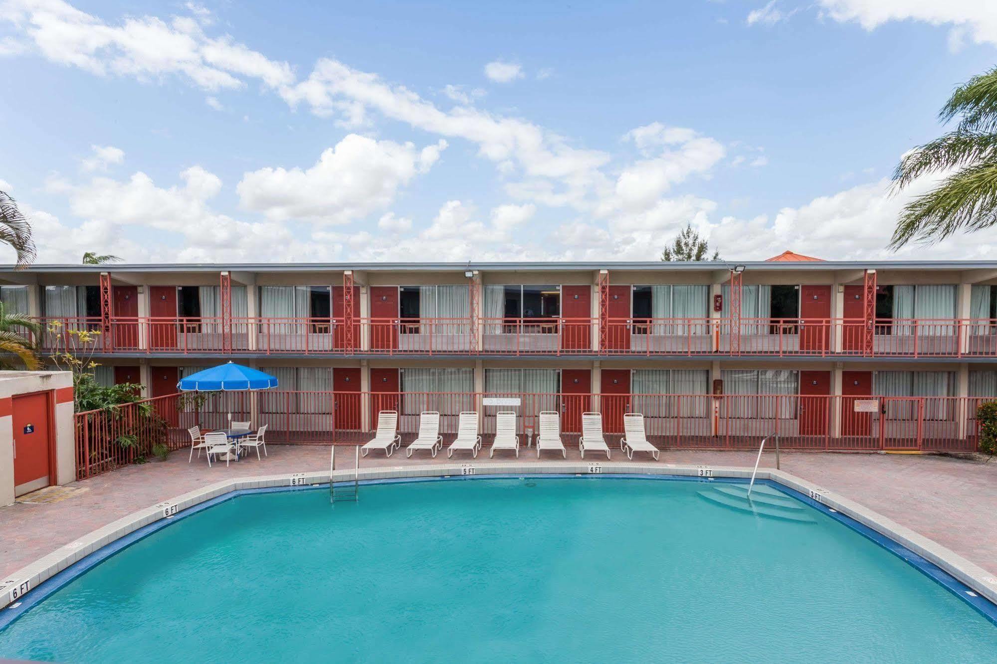 Days Inn By Wyndham West Palm Beach Ngoại thất bức ảnh