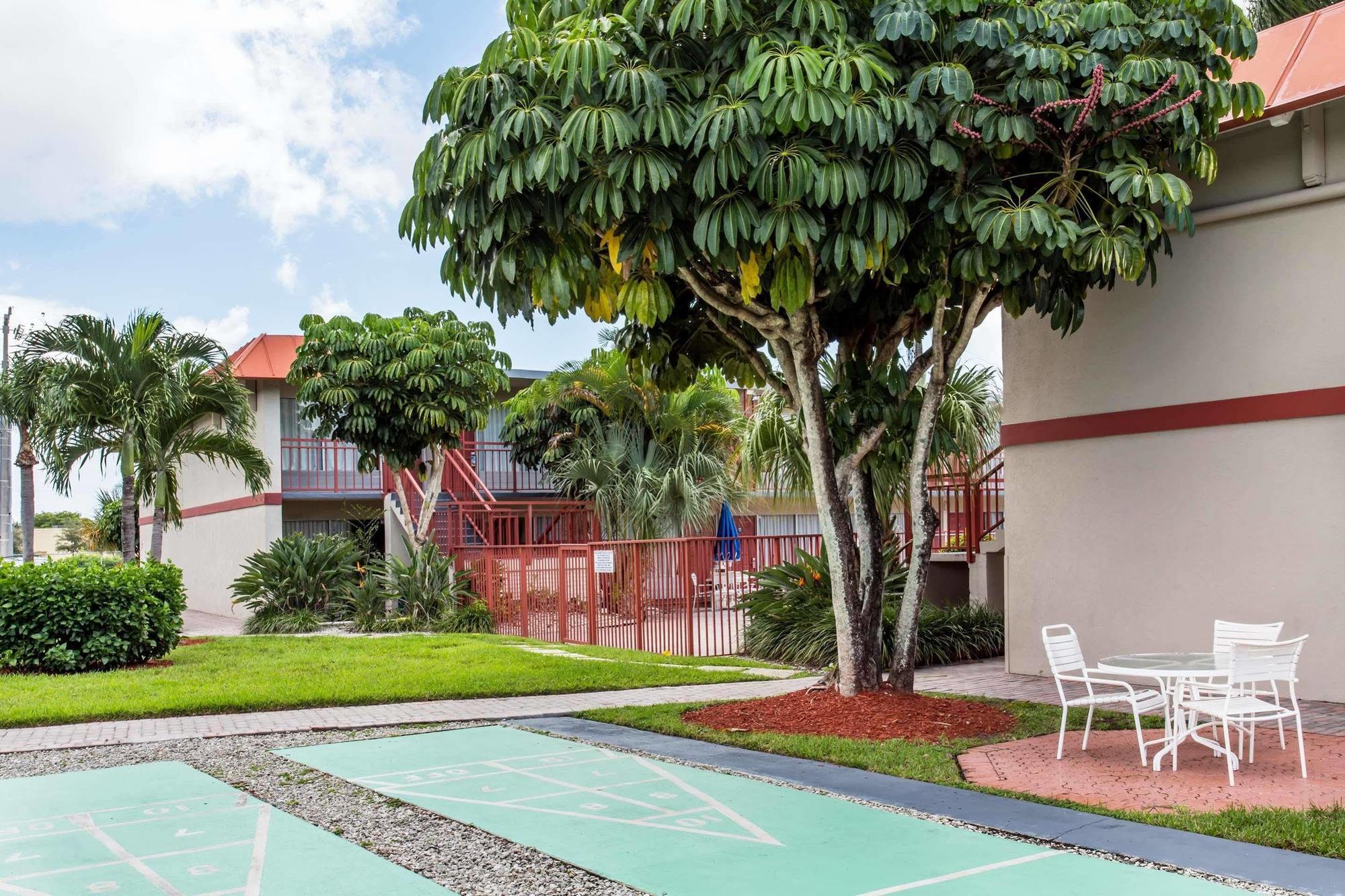 Days Inn By Wyndham West Palm Beach Ngoại thất bức ảnh