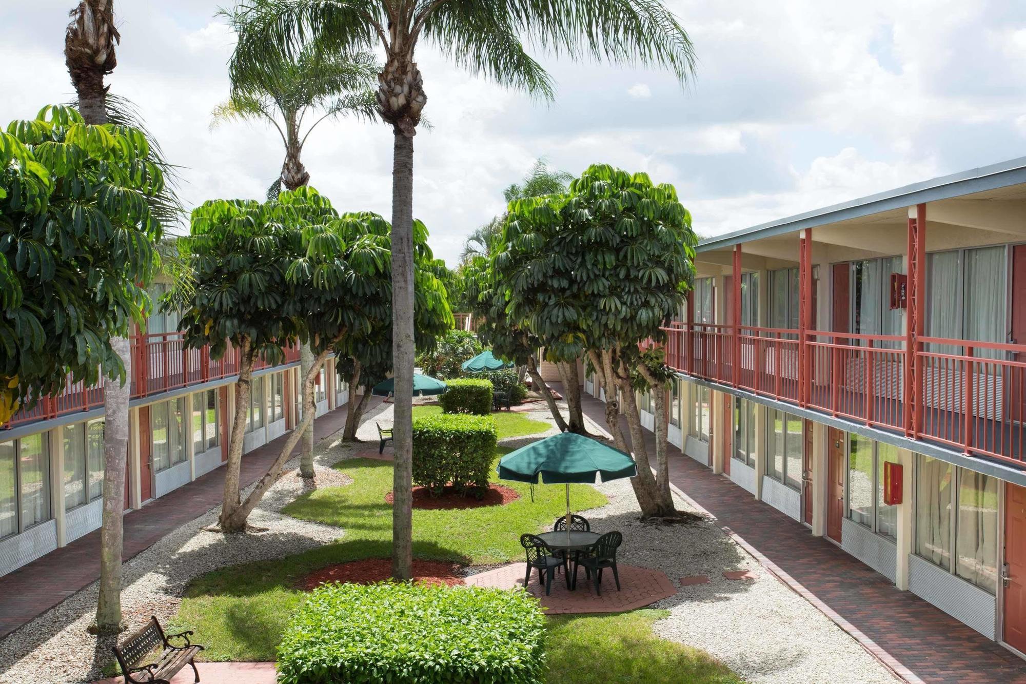Days Inn By Wyndham West Palm Beach Ngoại thất bức ảnh