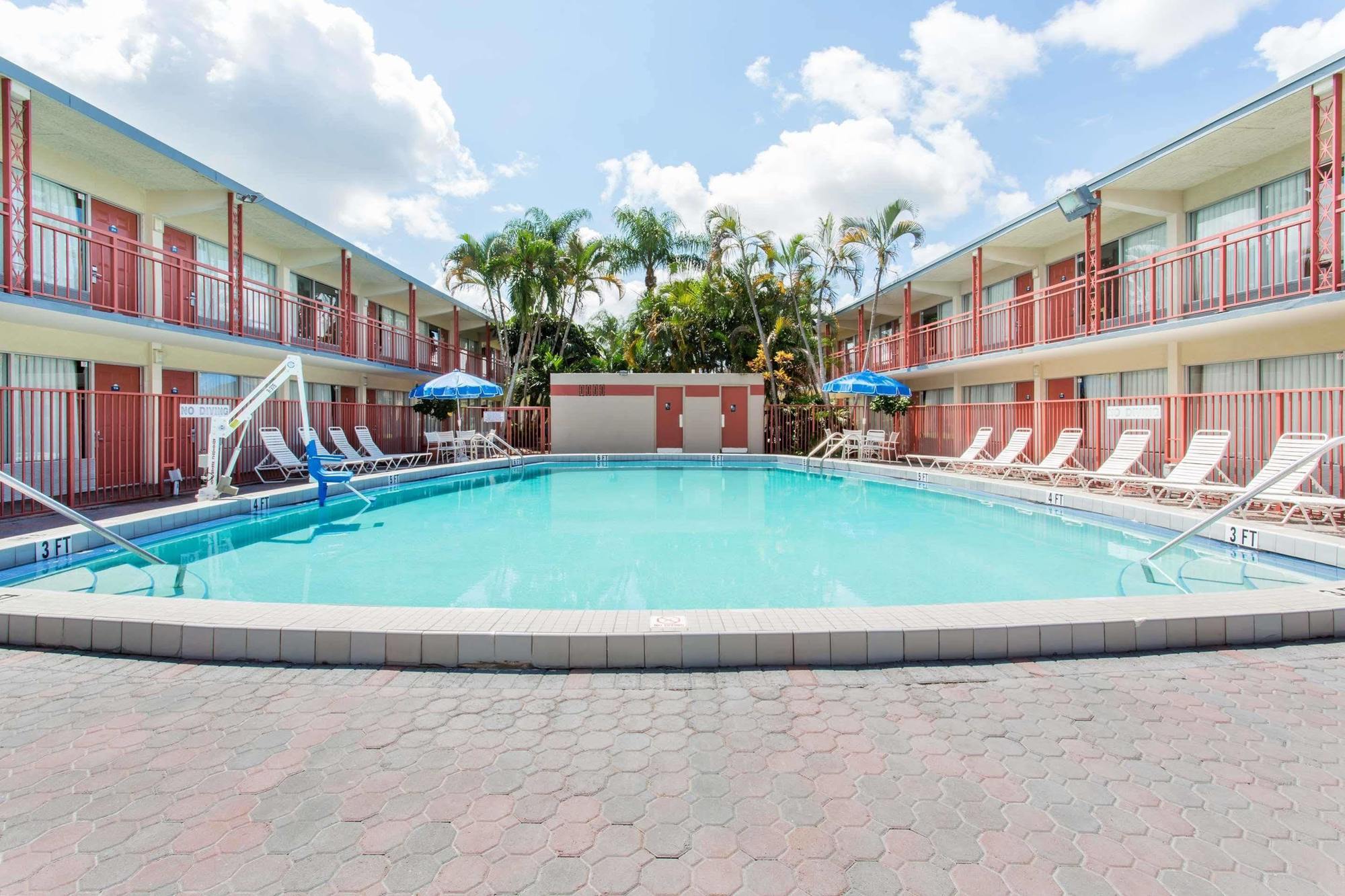Days Inn By Wyndham West Palm Beach Ngoại thất bức ảnh